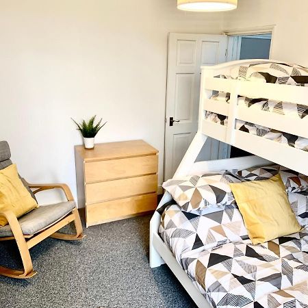 Contemporary 2 Bedroom Victorian Town House - Sleeps Up To 6 Kimberley  외부 사진