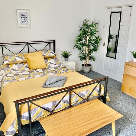 Contemporary 2 Bedroom Victorian Town House - Sleeps Up To 6 Kimberley  외부 사진