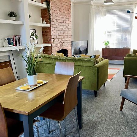 Contemporary 2 Bedroom Victorian Town House - Sleeps Up To 6 Kimberley  외부 사진