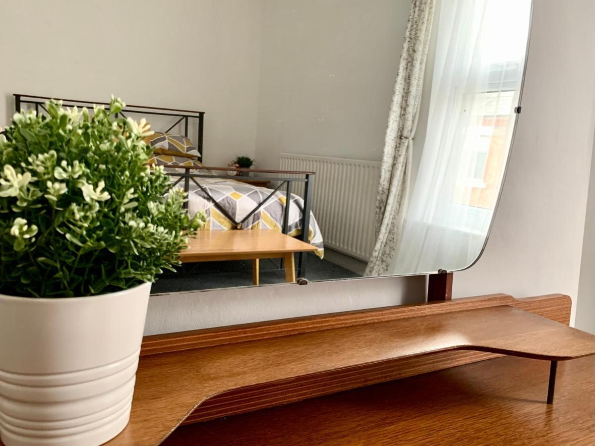 Contemporary 2 Bedroom Victorian Town House - Sleeps Up To 6 Kimberley  외부 사진