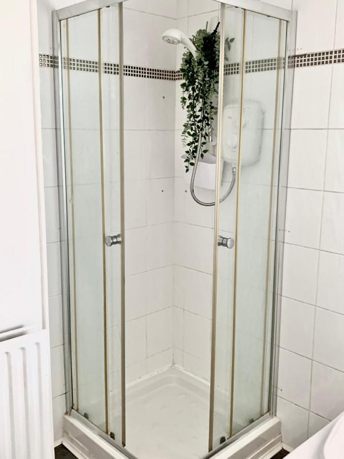 Contemporary 2 Bedroom Victorian Town House - Sleeps Up To 6 Kimberley  외부 사진
