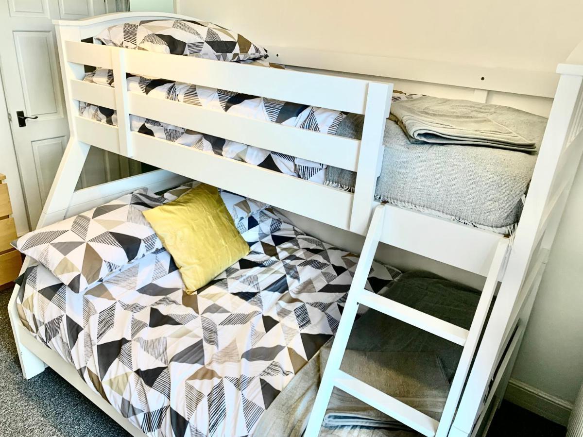 Contemporary 2 Bedroom Victorian Town House - Sleeps Up To 6 Kimberley  외부 사진