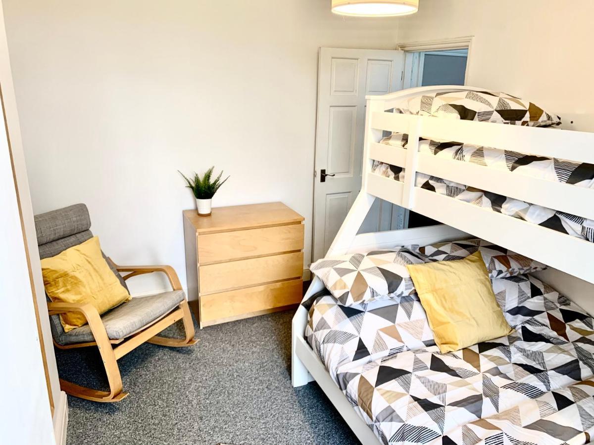 Contemporary 2 Bedroom Victorian Town House - Sleeps Up To 6 Kimberley  외부 사진