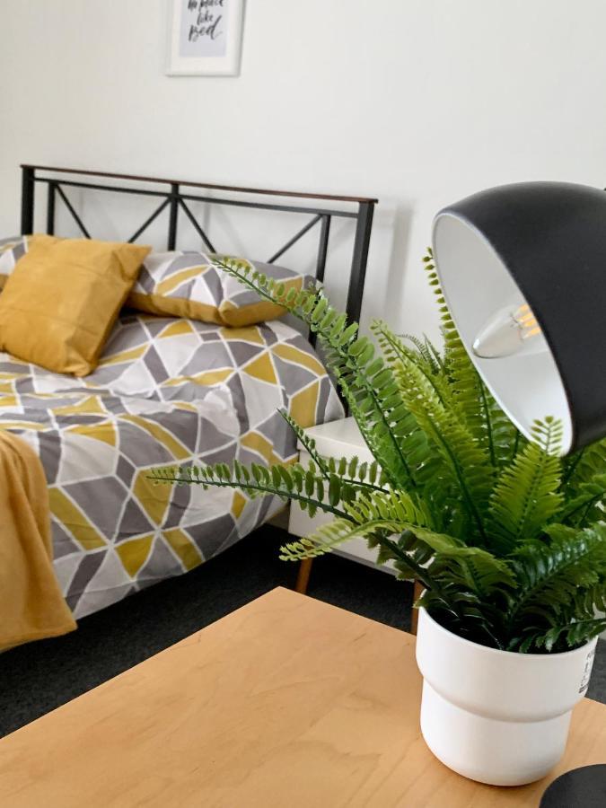 Contemporary 2 Bedroom Victorian Town House - Sleeps Up To 6 Kimberley  외부 사진