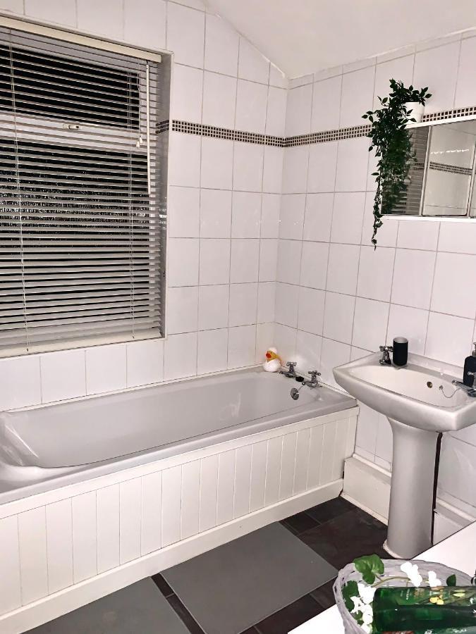 Contemporary 2 Bedroom Victorian Town House - Sleeps Up To 6 Kimberley  외부 사진