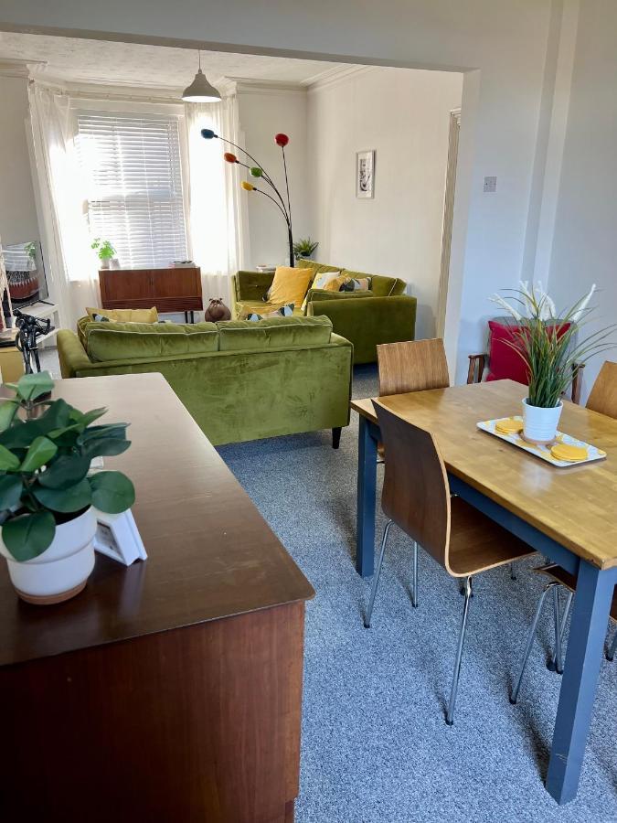 Contemporary 2 Bedroom Victorian Town House - Sleeps Up To 6 Kimberley  외부 사진