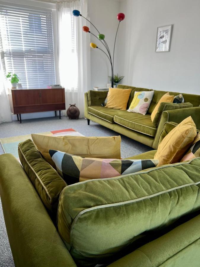 Contemporary 2 Bedroom Victorian Town House - Sleeps Up To 6 Kimberley  외부 사진