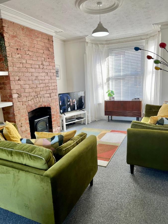 Contemporary 2 Bedroom Victorian Town House - Sleeps Up To 6 Kimberley  외부 사진
